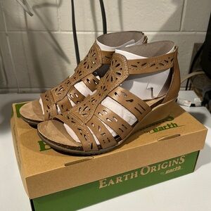 Never worn earth shoes brown size 9